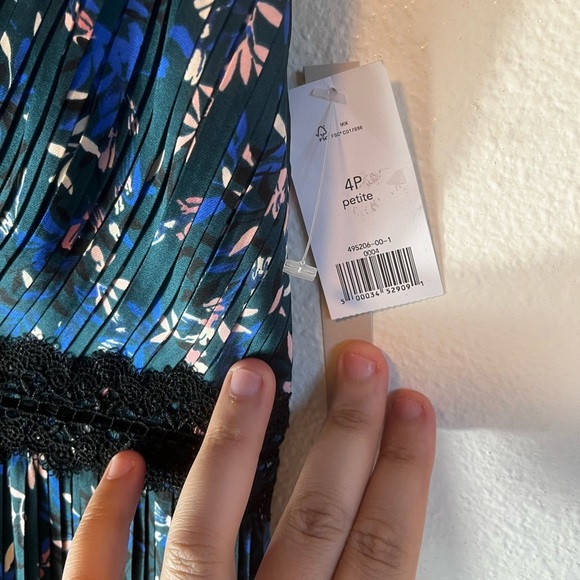 NWT Banana Republic Pleated Tiered Midi Dress, Multi-Color #493392 Size 4P - Picture 6 of 7